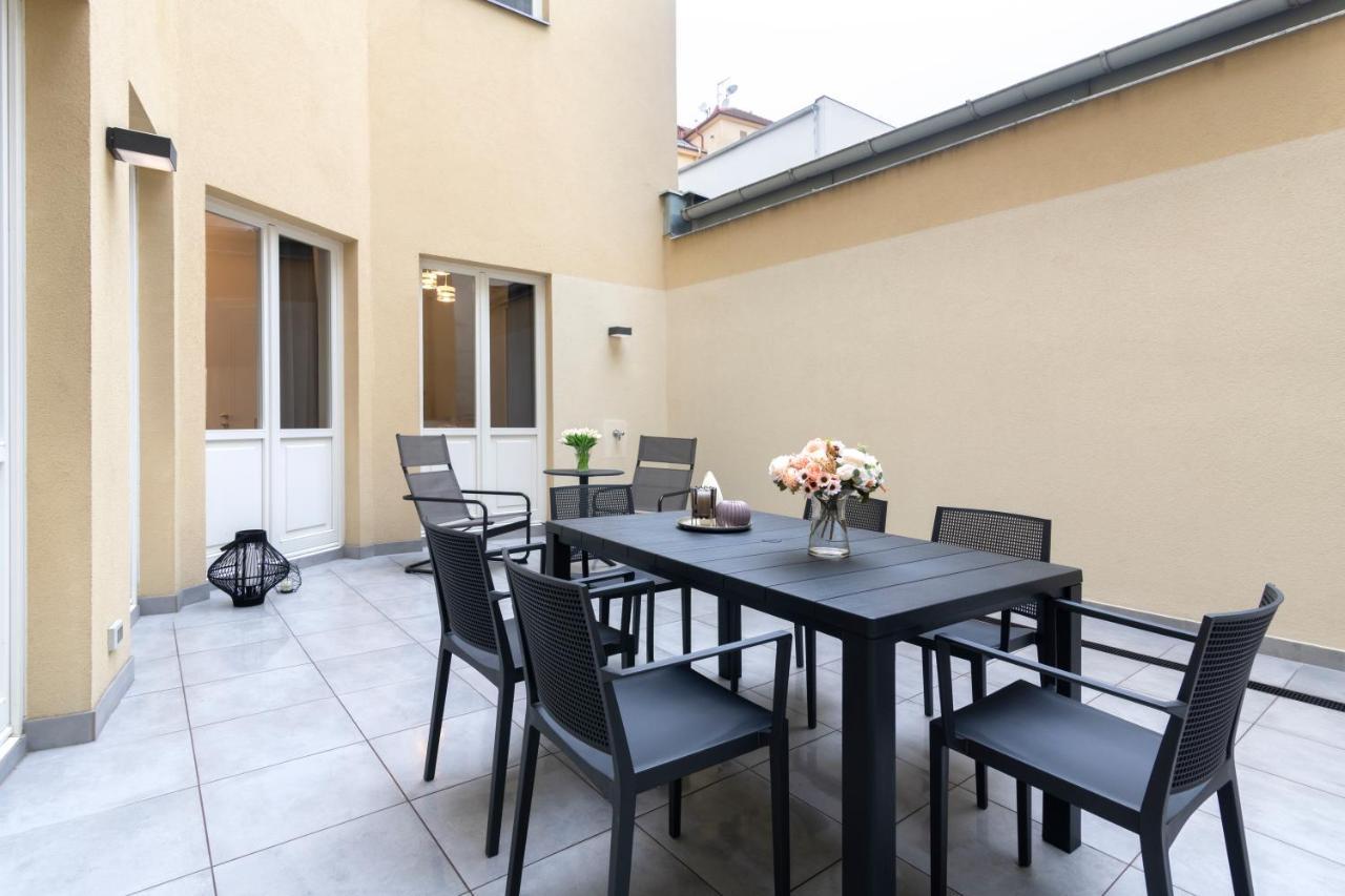Kinsky Garden Apartments And Suites By Dwellfort Prága Kültér fotó