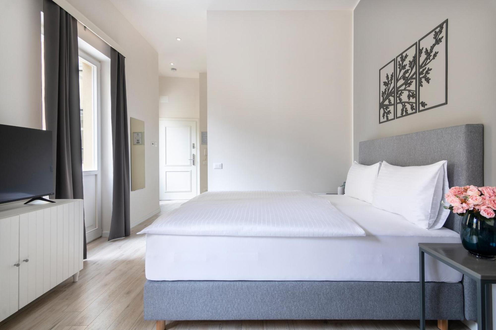 Kinsky Garden Apartments And Suites By Dwellfort Prága Kültér fotó
