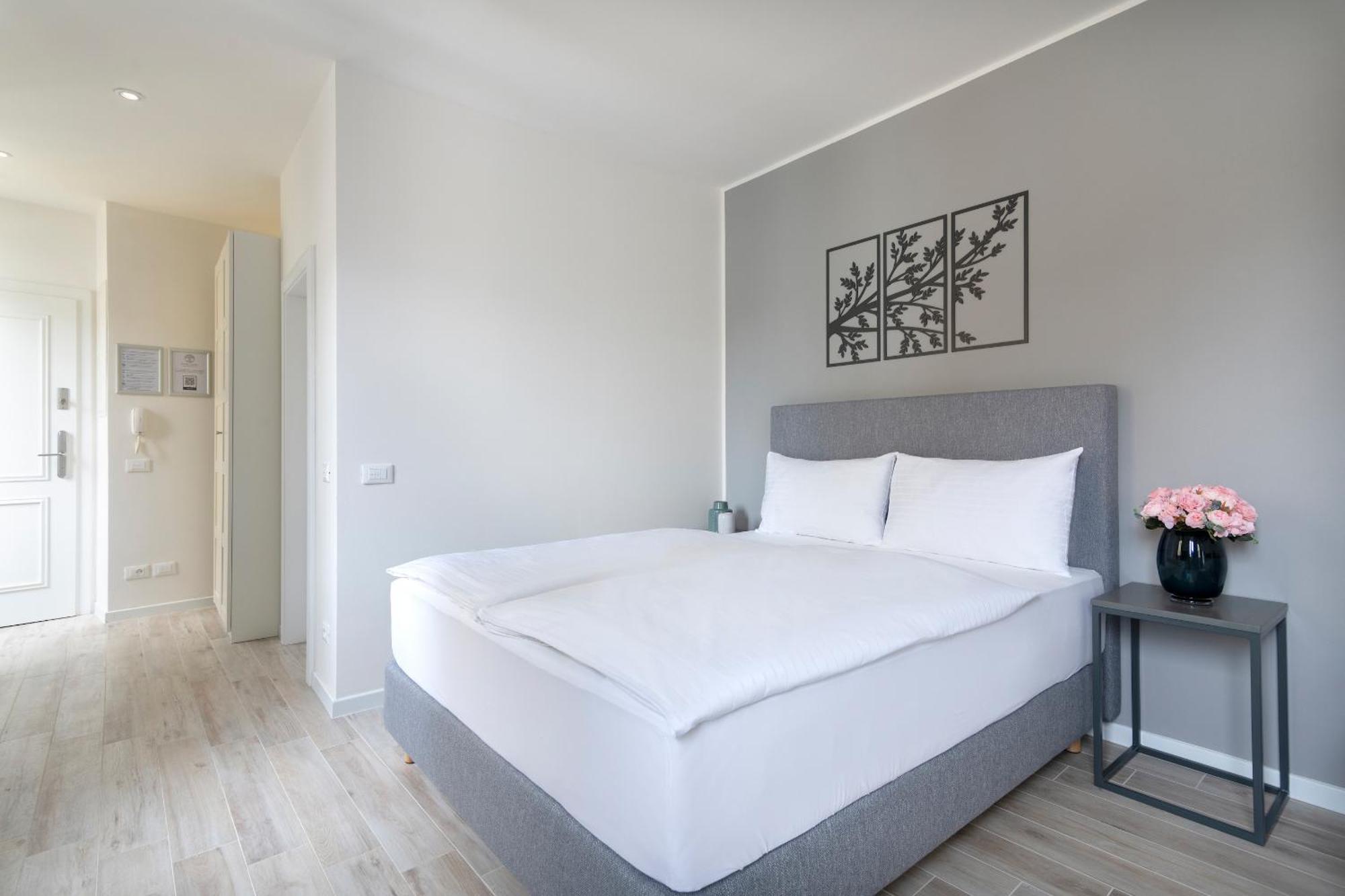 Kinsky Garden Apartments And Suites By Dwellfort Prága Kültér fotó