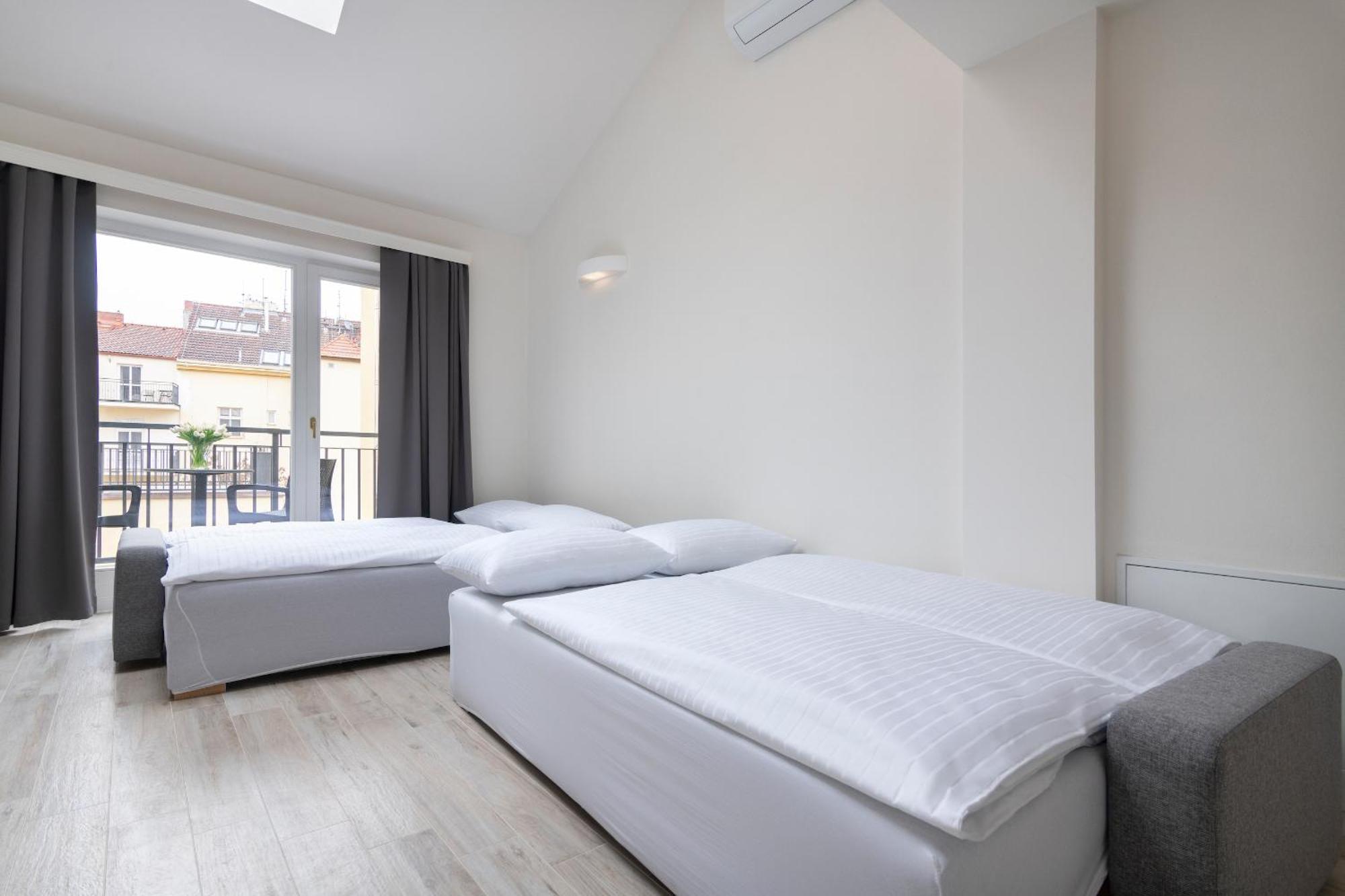 Kinsky Garden Apartments And Suites By Dwellfort Prága Szoba fotó