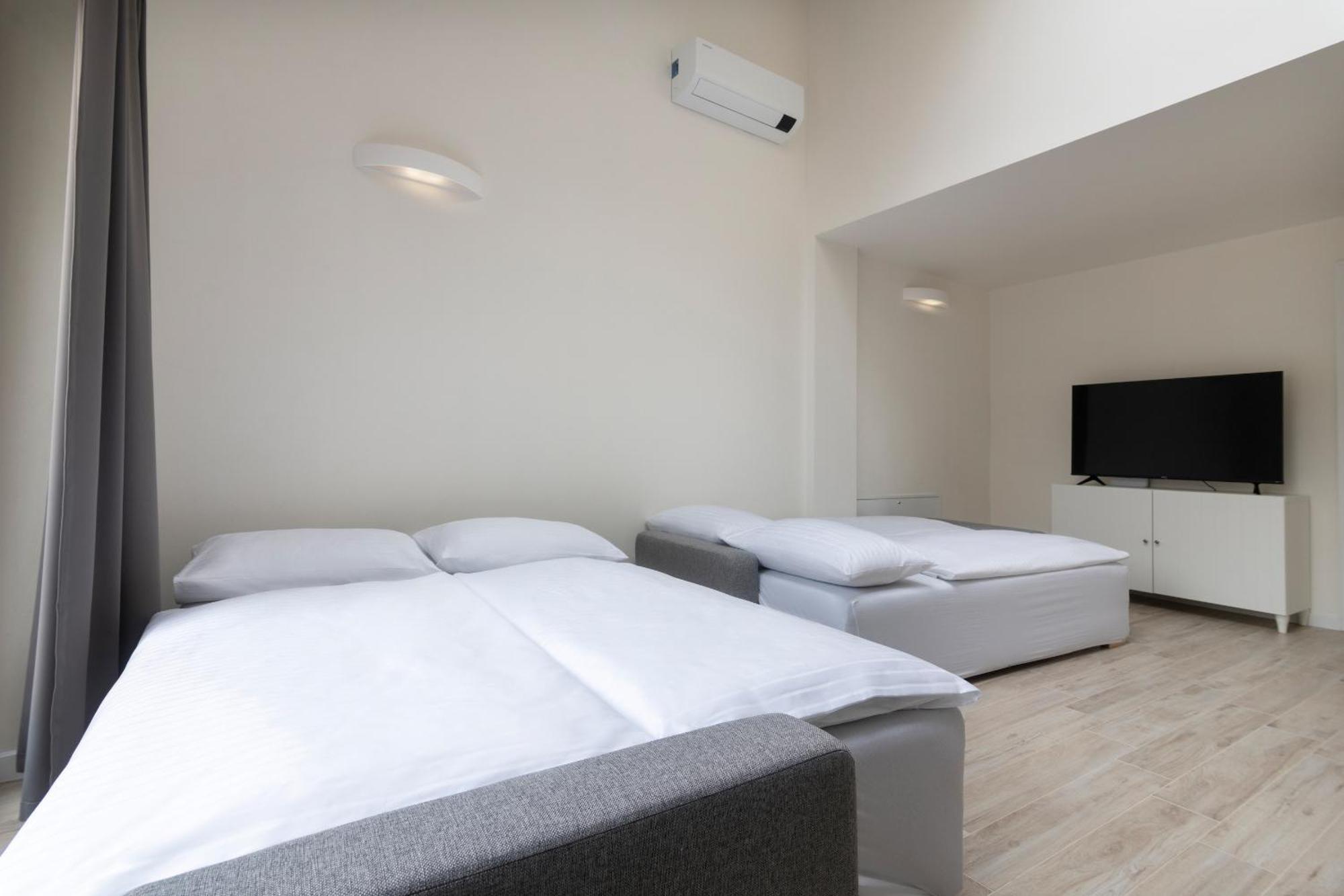 Kinsky Garden Apartments And Suites By Dwellfort Prága Szoba fotó