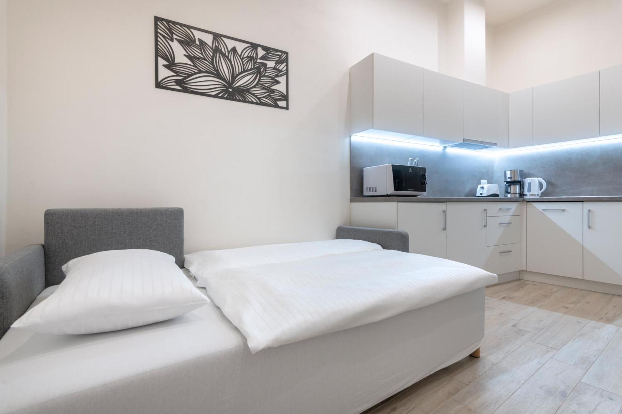 Kinsky Garden Apartments And Suites By Dwellfort Prága Szoba fotó