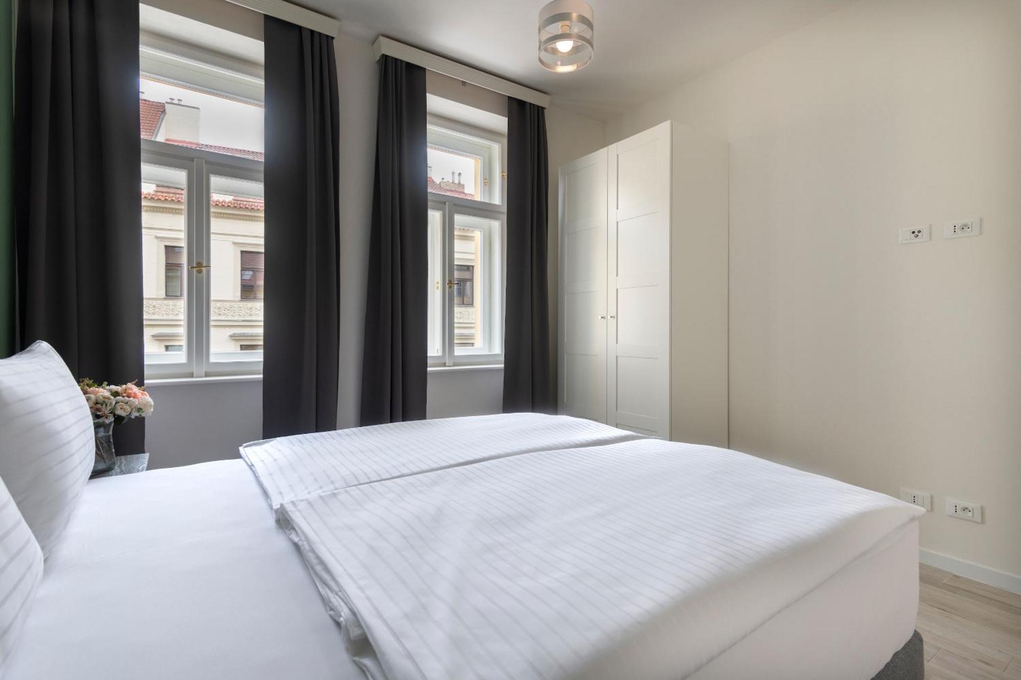 Kinsky Garden Apartments And Suites By Dwellfort Prága Szoba fotó