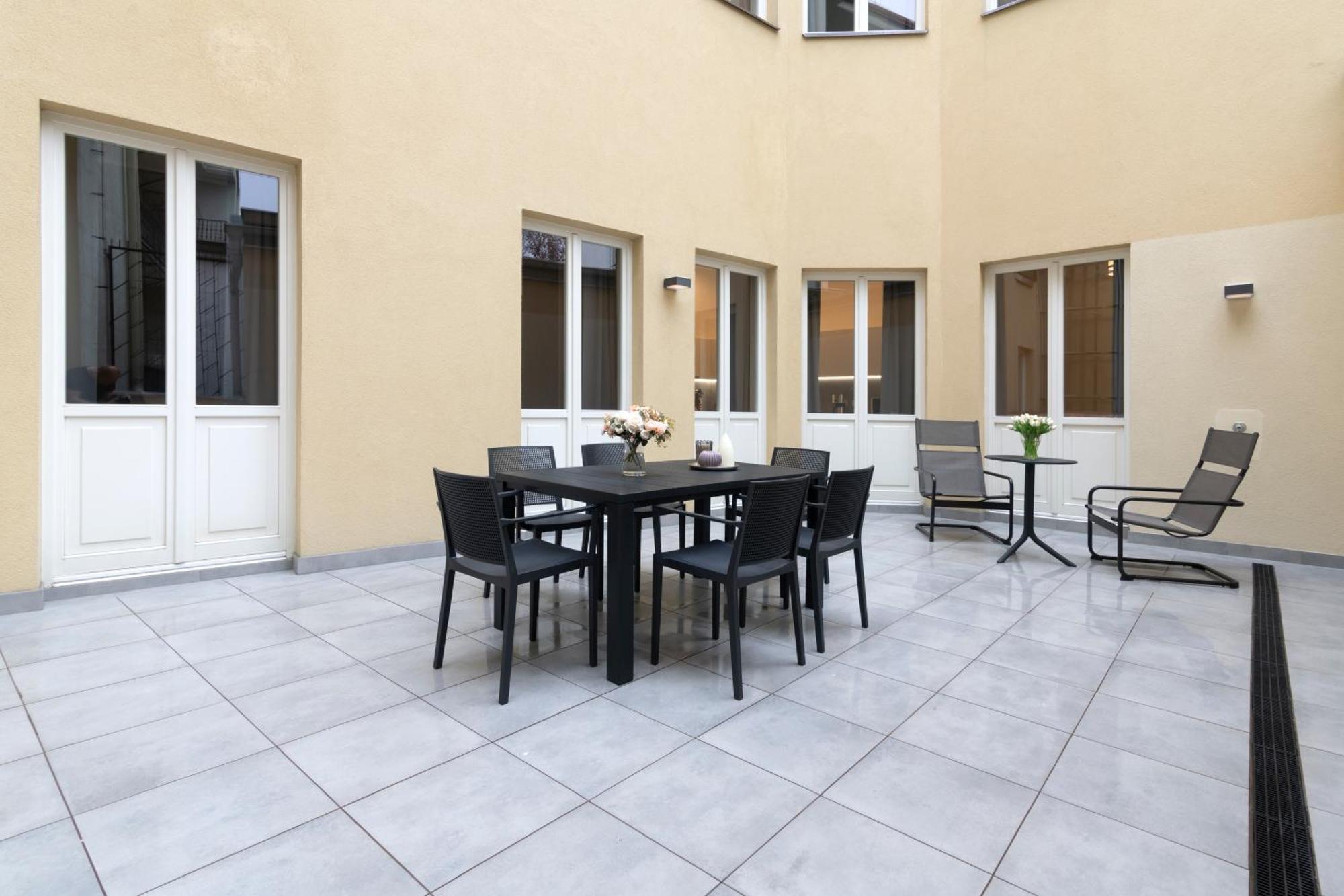Kinsky Garden Apartments And Suites By Dwellfort Prága Kültér fotó
